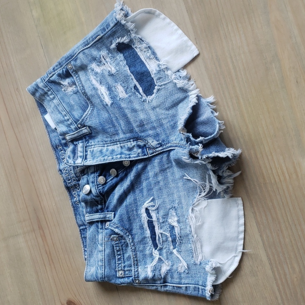 American Eagle distress jean short